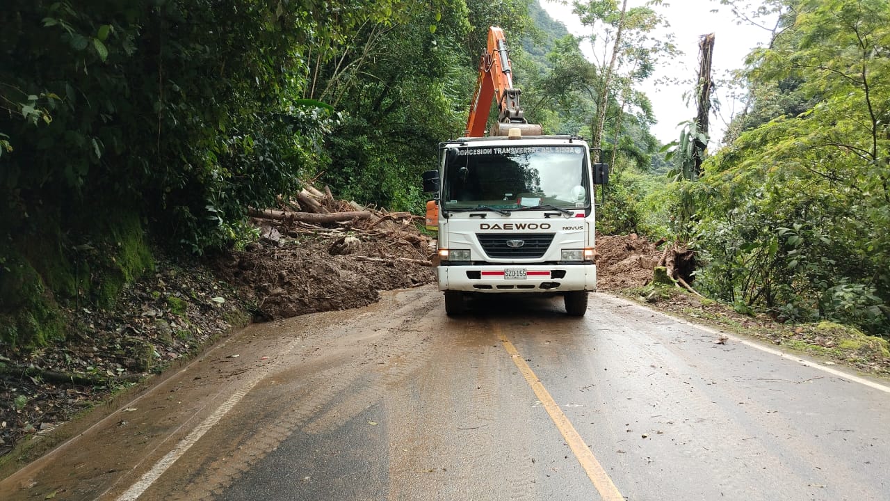 Cada que se presenta un derrumbe o deslizamiento de tierra en la Transversal del Sisga, la Concesión realiza trabajos de mantenimiento para habilitar el corredor vial / Foto: Transversal del Sisga.
