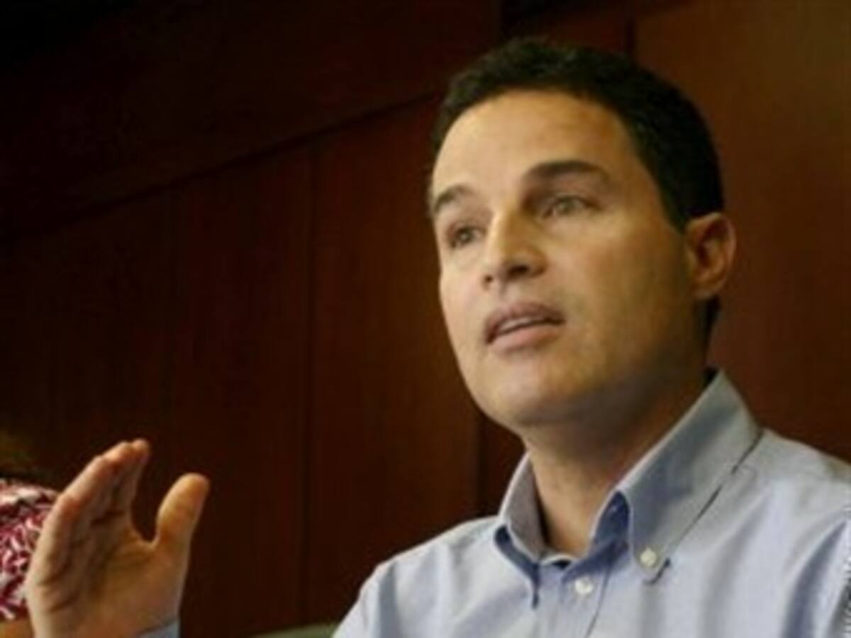 El presidente Uribe mantiene la 'encrucijada' frente a la reelección: Aníbal Gaviria