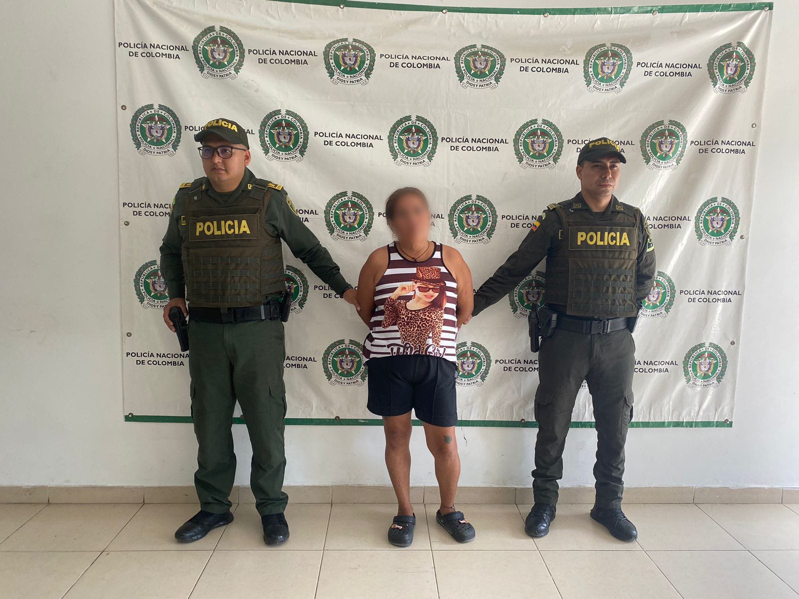 La mujer que sería su compañera sentimental.