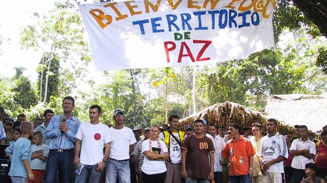 Los labriegos comienzan a concentrase para participar de las jornadas de oración por la paz.