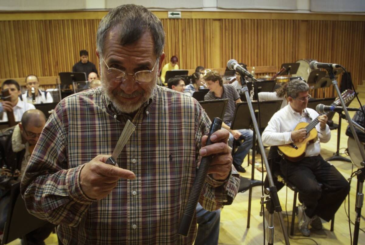 Lo que en un principio fue un proyecto radial, se convirtió en uno musical, ya que los cuatro formaron el grupo "Los carrangueros de Raquirá".