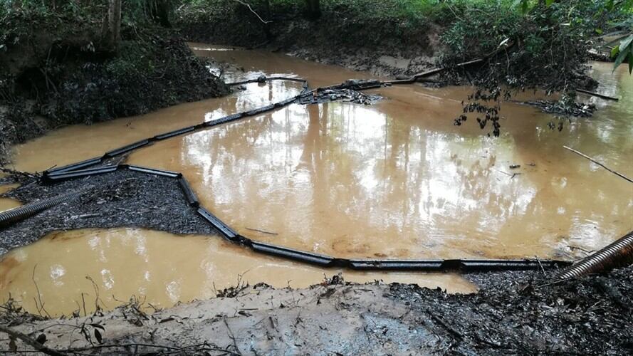 Luego de más de 17 días de un afloramiento de crudo en el pozo 158 de La Lizama en Barrancabermeja, fue controlado el afloramiento. Foto: W Radio