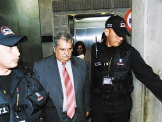 General Rito Alejo del Rio fue hospitalizado en Bogotá