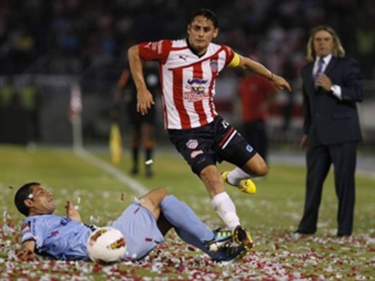 Junior venció con un contundente 3-0 a la U. Católica y sigue vivo en Libertadores