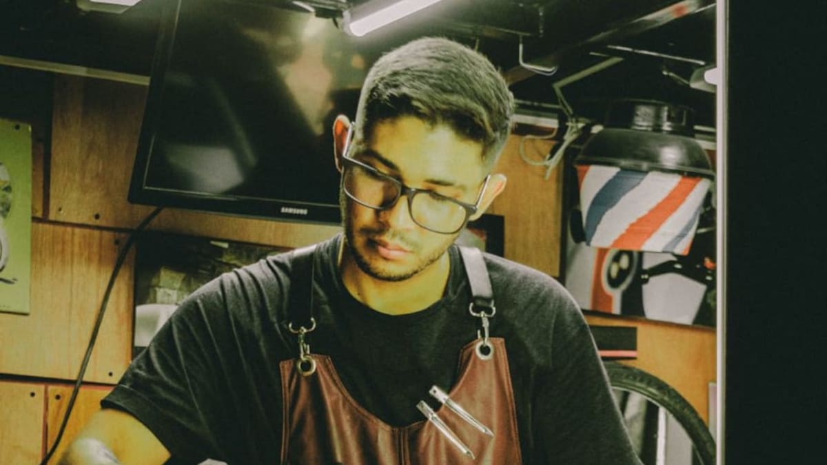 Las barberías imponen una nueva tendencia masculina en Santa Marta