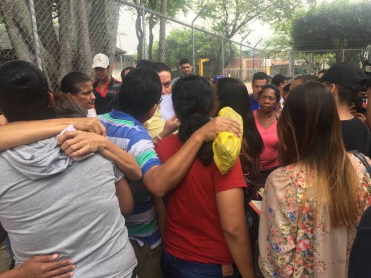 En Cali familias siguen a la espera de las víctimas del bus accidentado