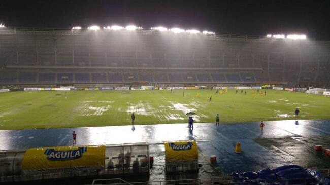 En medio de la piscina en la que se convirtió la cancha del Hernán Ramírez Villegas, el Depor tuvo su mejor nivel.
