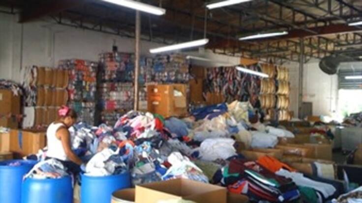 Entre 360 y 600 toneladas de ropa usada en Bogotá podría ser reutilizada