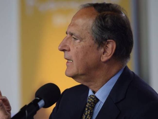 Decisión del Gobierno sobre delegación minera en Antioquia es improvisada y atropelleda: Juan Camilo Restrepo