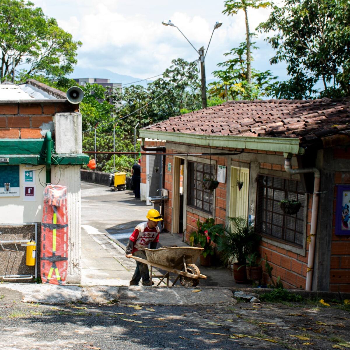 Iniciaron la remodelación de cuatro colegios en la comuna de Buenos Aires
