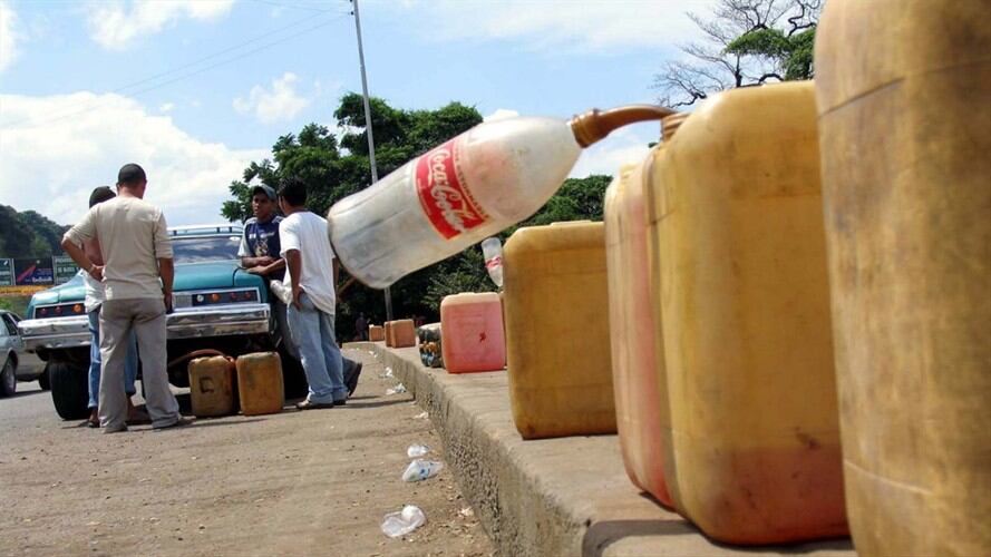 Tráfico de combustible en la frontera con Venezuela/ Imagen de referencia. Foto: Colprensa.