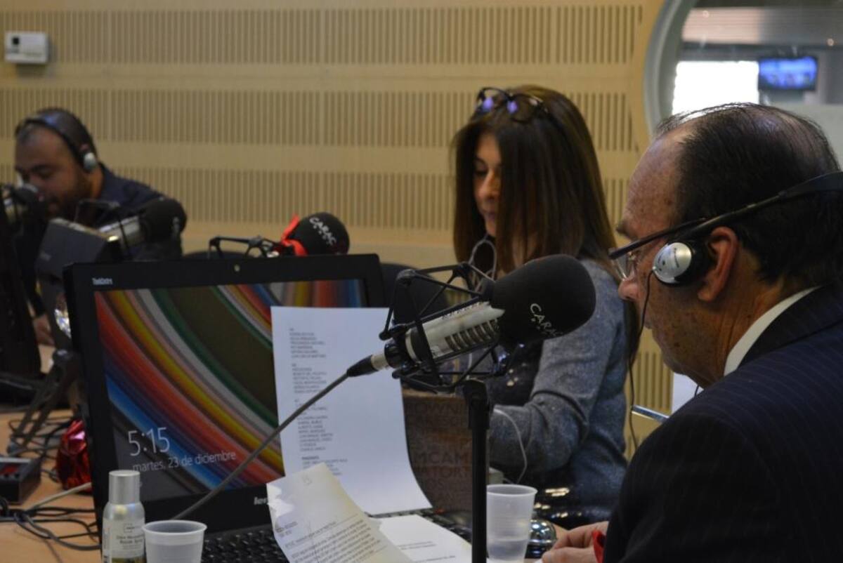 Tras dos décadas de estar inundando de humor a los colombianos, el admirado periodista se retira de La Luciérnaga, vea como desarrolla su último programa.