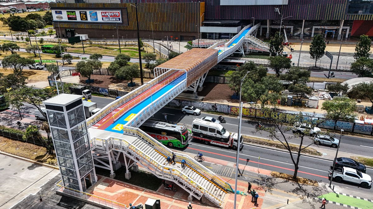 Entra en funcionamiento nuevo puente peatonal en Bogotá: tardó ocho años en inaugurarse