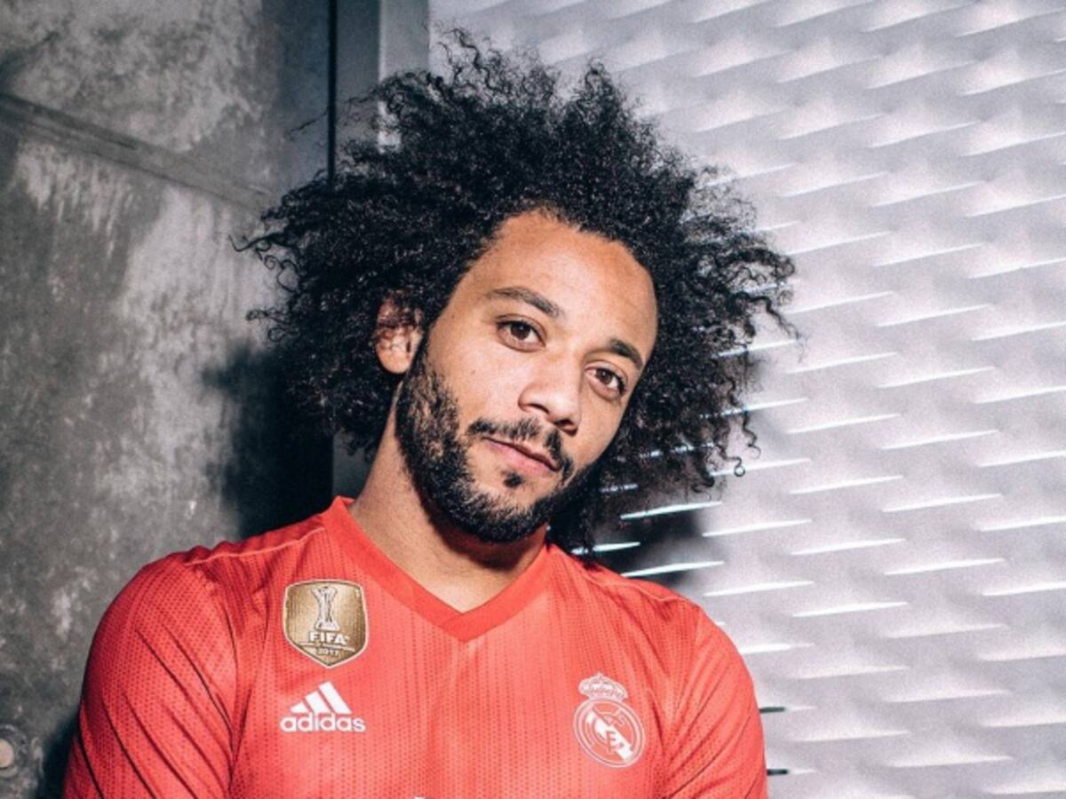 Real Madrid presentó la nueva camiseta de color coral
