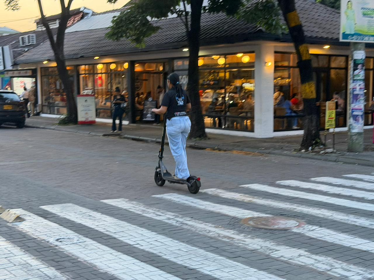 La normativa prohíbe la circulación de estos vehículos por andenes. Foto alcaldía Neiva.