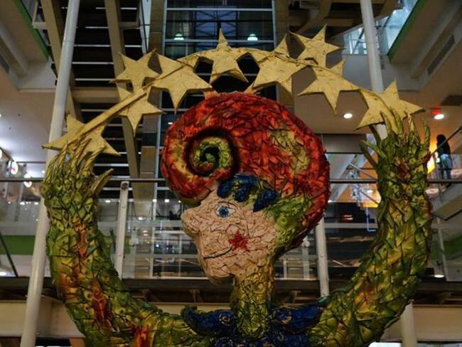 Decoración de Navidad hecha con material reciclable.