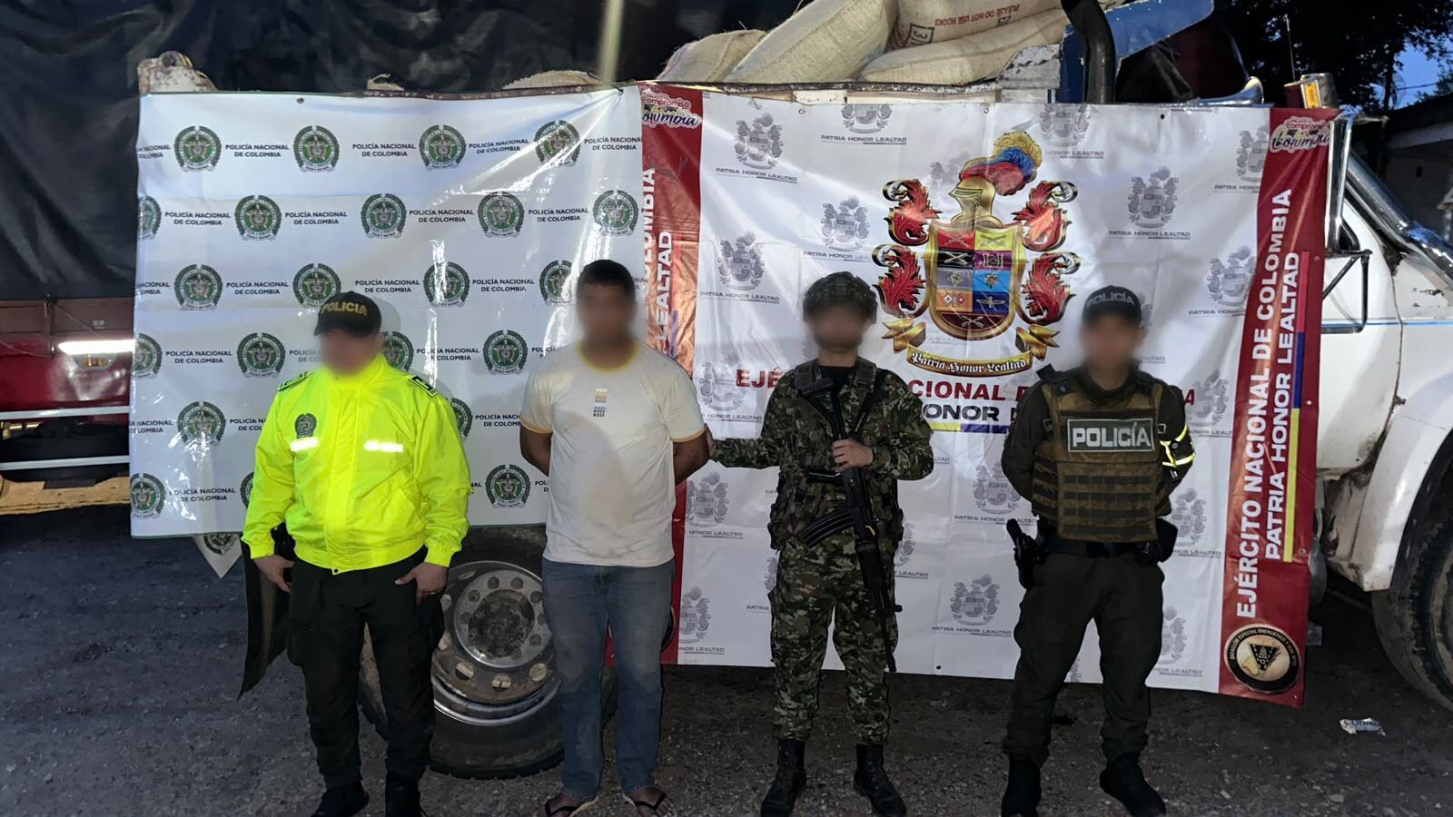 Lograron la captura de un hombre y la recuperación de cerca de 4,8 toneladas de café pergamino. Foto Novena Brigada.