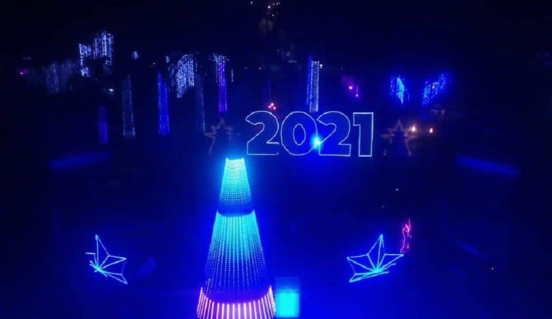 Alumbrado navideño en la plazoleta del CAM en Armenia