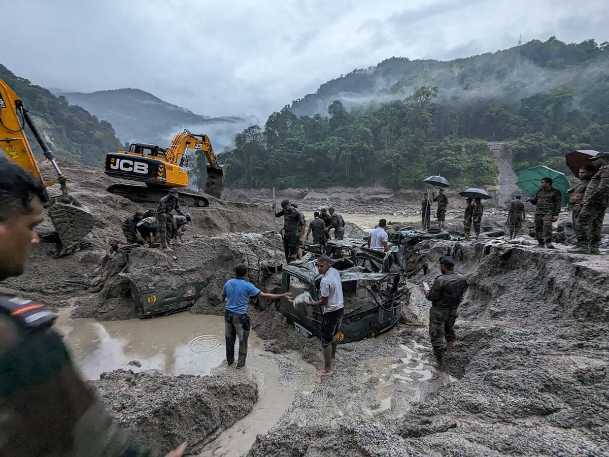 Al menos 77 muertos al desbordarse un lago glaciar en India, según nuevo balance