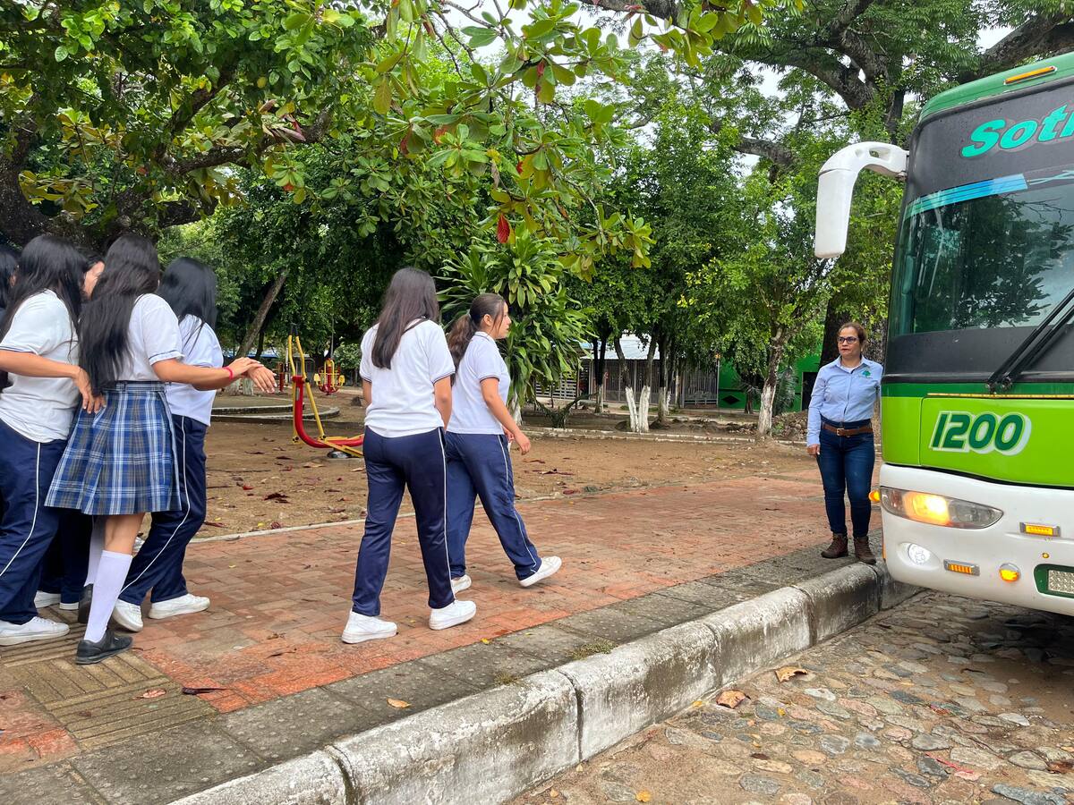 En Neiva se han invertido cerca de 1.700 millones en transporte escolar rural