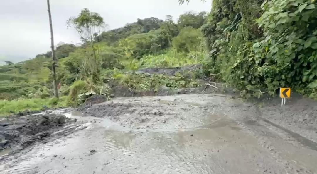 El movimiento en masa se registró el pasado domingo 31 de mayo en la vía que conecta a Santa María con San Luis de Gaceno, Boyacá, en el sector Marrano loco / Foto: Concesión Transversal del Sisga.
