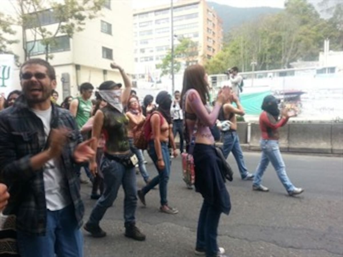 ‘Desnudatón’ y marcha de estudiantes llegó hasta la Plaza de Bolívar