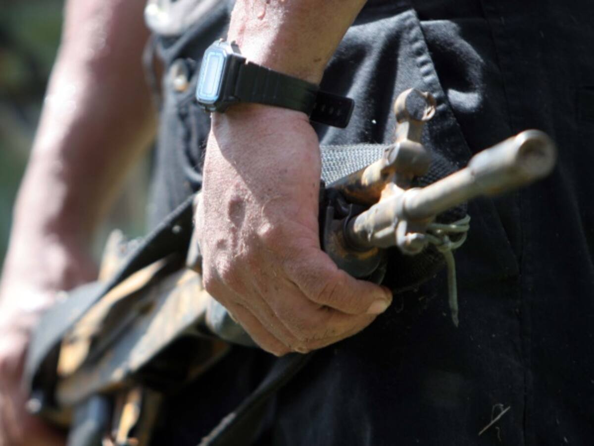 Capturan a paramilitar que se movilizaba en carro del Congreso