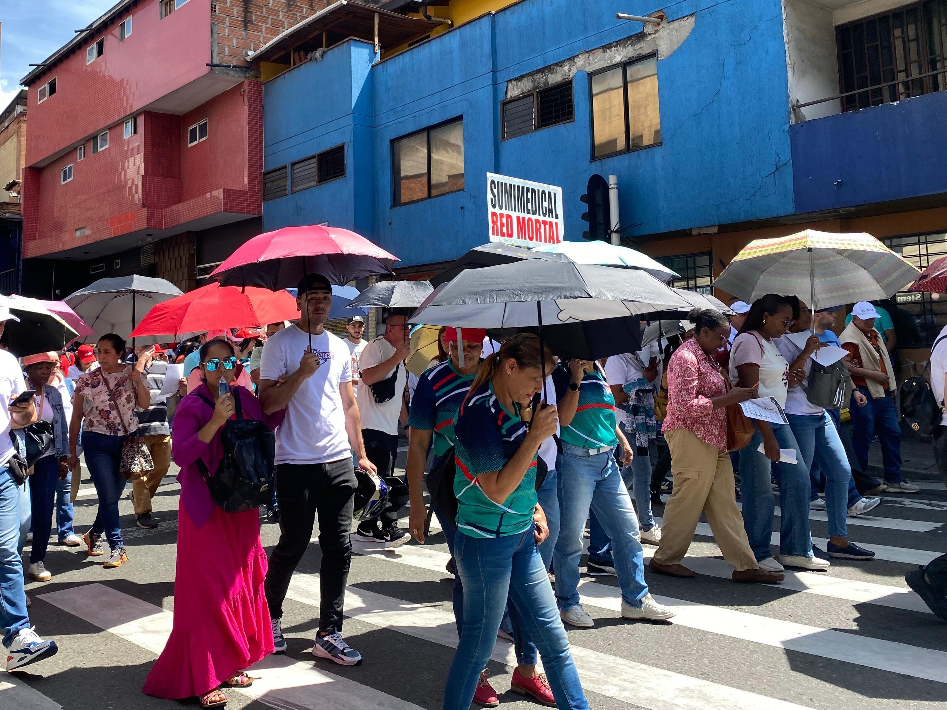Docentes de Antioquia marcharon por fallas del sistema de salud.
