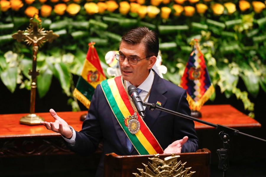 El presidente constitucional de Bolivia, Rodrigo Paz Pereira, pronuncia un discurso, luego de su investidura. Foto: EFE