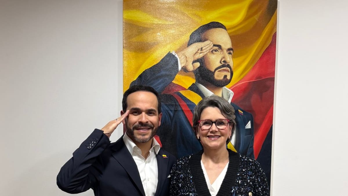 Presidente De la Espriella oficializó el nombramiento de Sandra Suárez como directora del DPS
