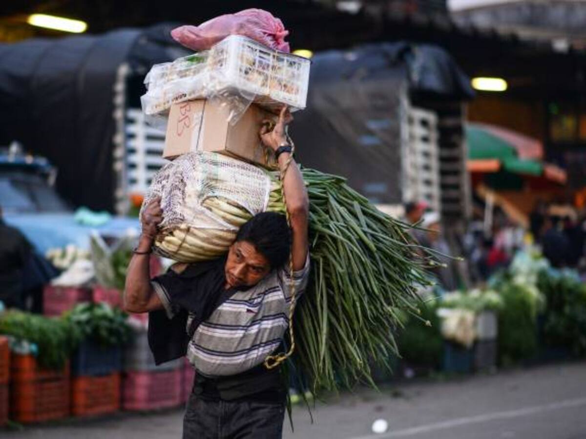 Tasas de interés seguirán subiendo para frenar la inflación