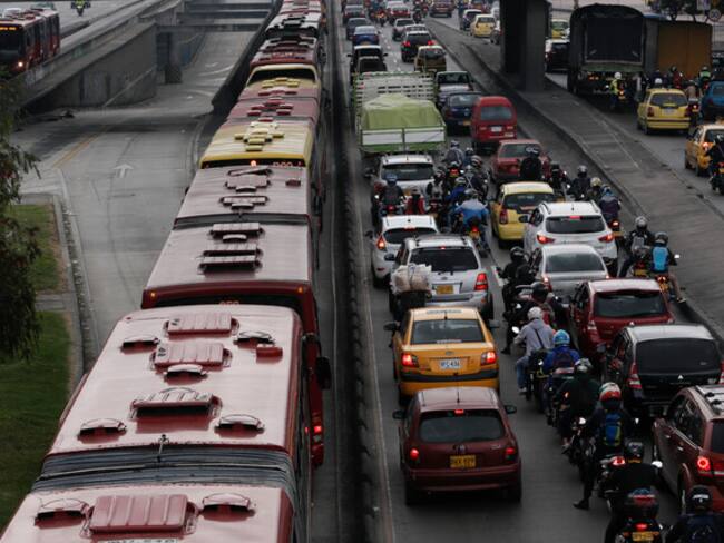 Imagen de referencia de trancón en Bogotá. Foto: Colprensa - Juan Páez