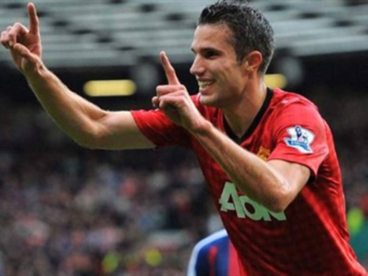 Van Persie consiguió la victoria para el United en el derbi de Manchester