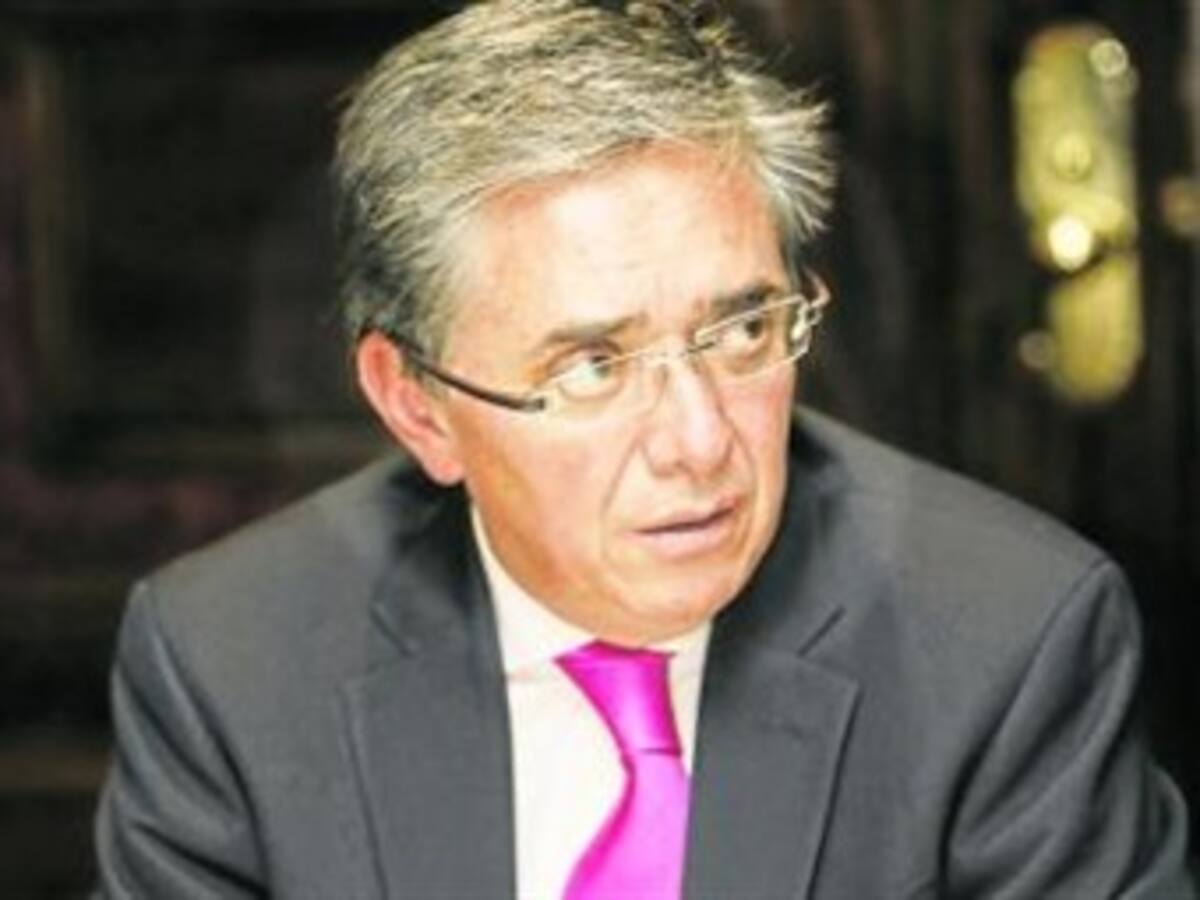 El nuevo embajador de Colombia pide al papa que bendiga conversaciones de paz