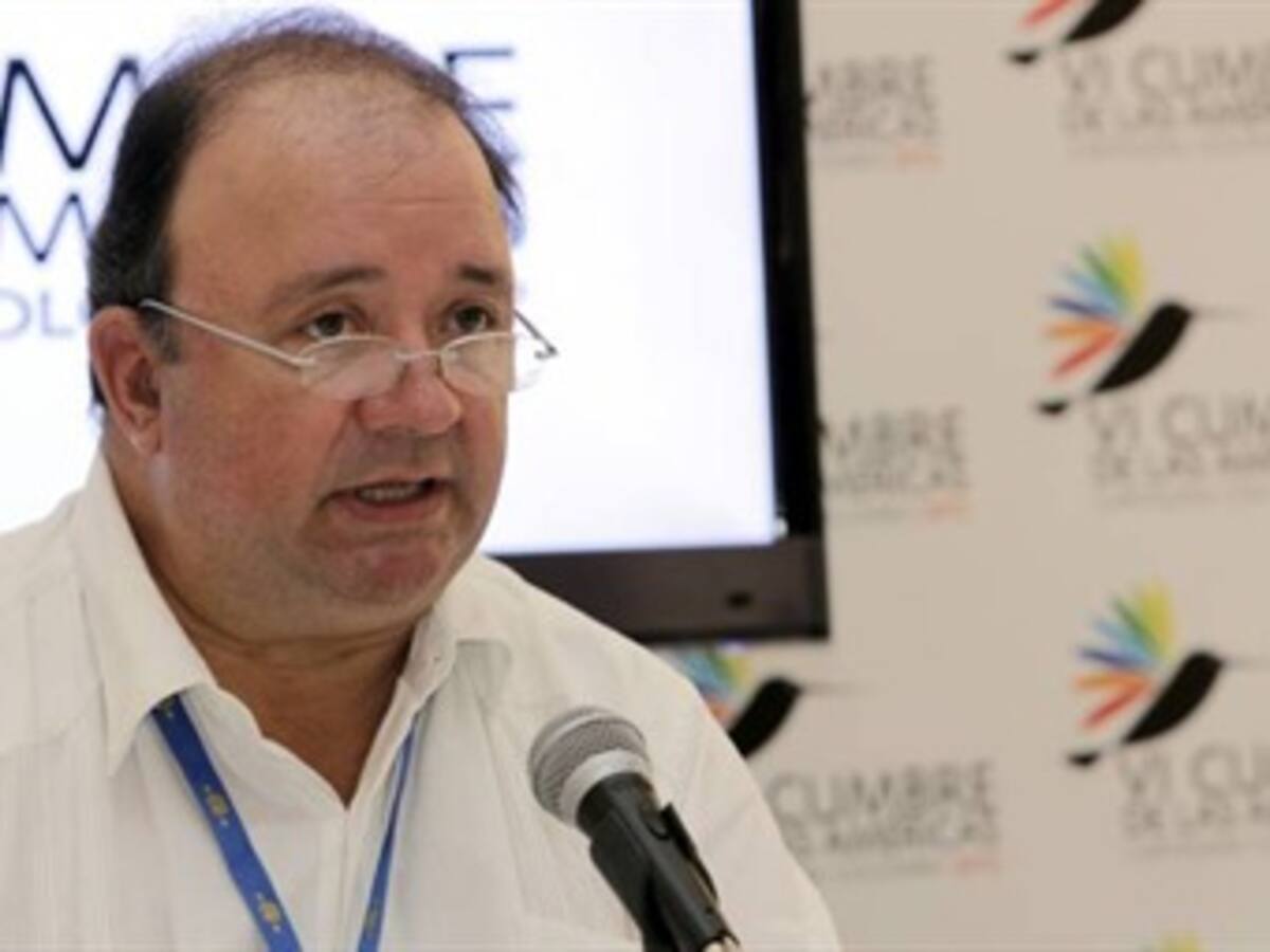 Un país libre de coca sería producto del proceso de paz: Villegas