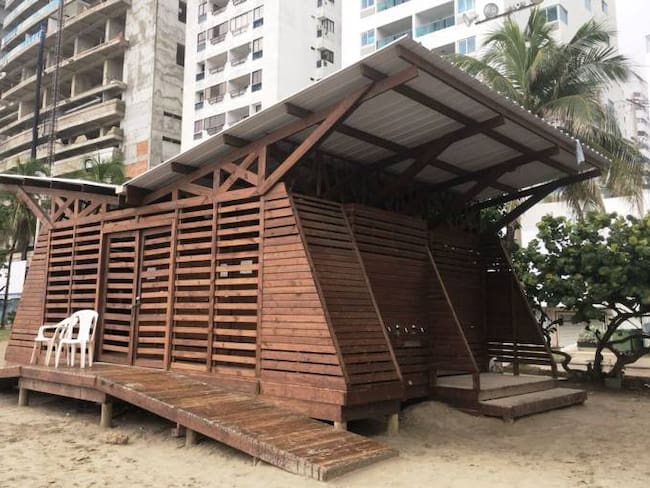Los mobiliarios de las playas de Cartagena solo los usan los fines de semana
