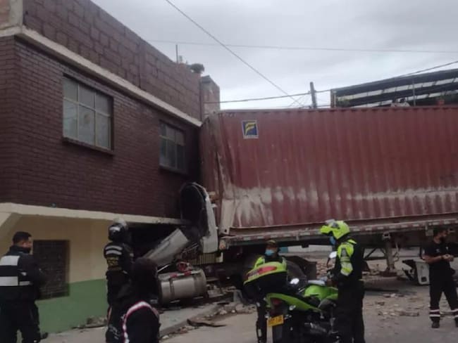 Video: Tractomula chocó contra casa en Ciudad Bolívar, Bogotá
