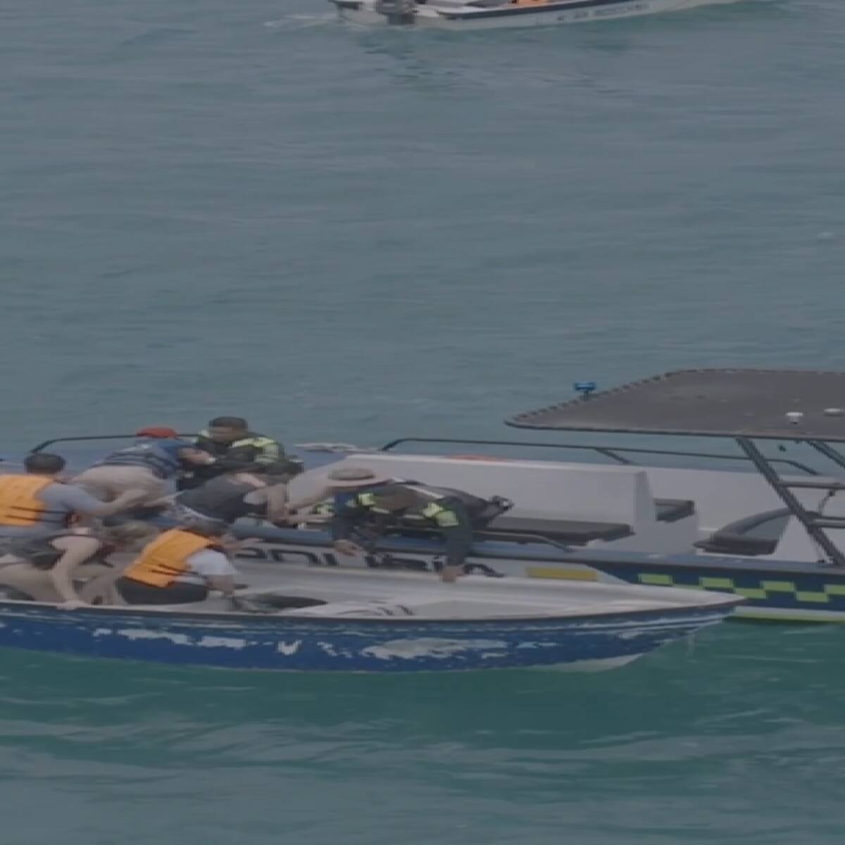 Ejército y Armada neutralizan lancha del Clan del Golfo con 10.000 galones de gasolina en Necoclí