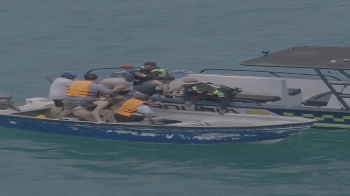 Ejército y Armada neutralizan lancha del Clan del Golfo con 10.000 galones de gasolina en Necoclí