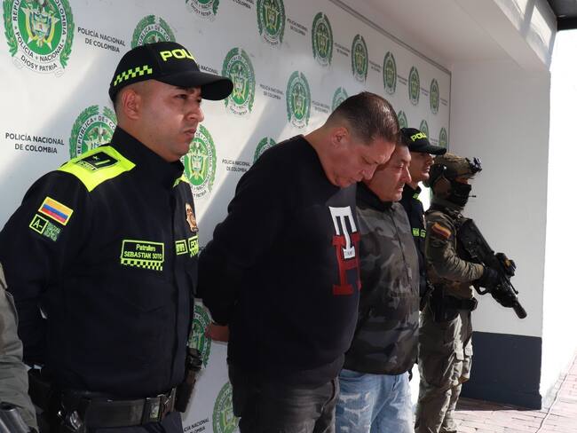 Dos capturados en Colombia, requeridos por Estados Unidos tras el robo de joyas preciosas en ese país.