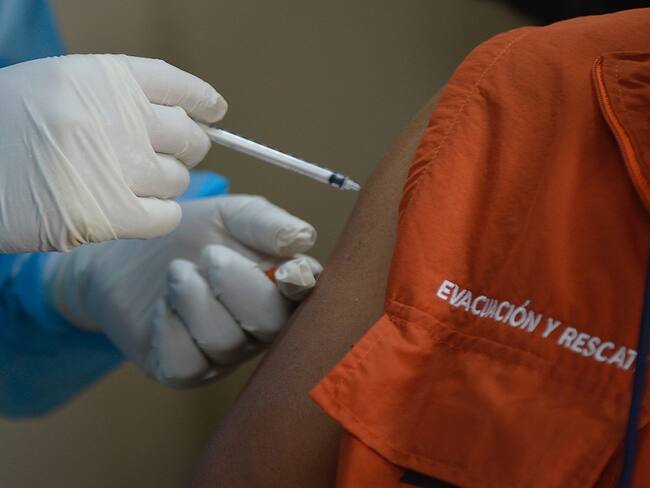 El gobierno ecuatoriano también permitirá a los gobiernos locales comprar vacunas por su cuenta.