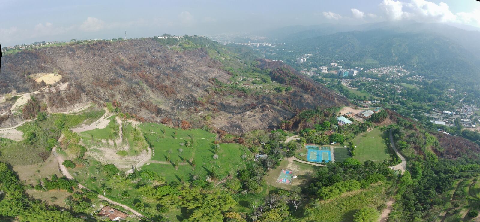 40 predios afectados en voraz incendio forestal en Santander.