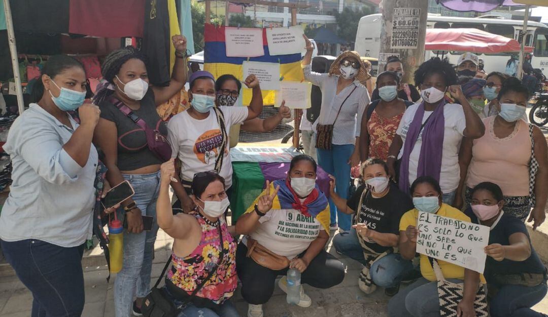 Según las manifestantes, un establecimiento en Bazurto y la gerencia de espacio público tienen intimidada a algunas comerciantes del sector