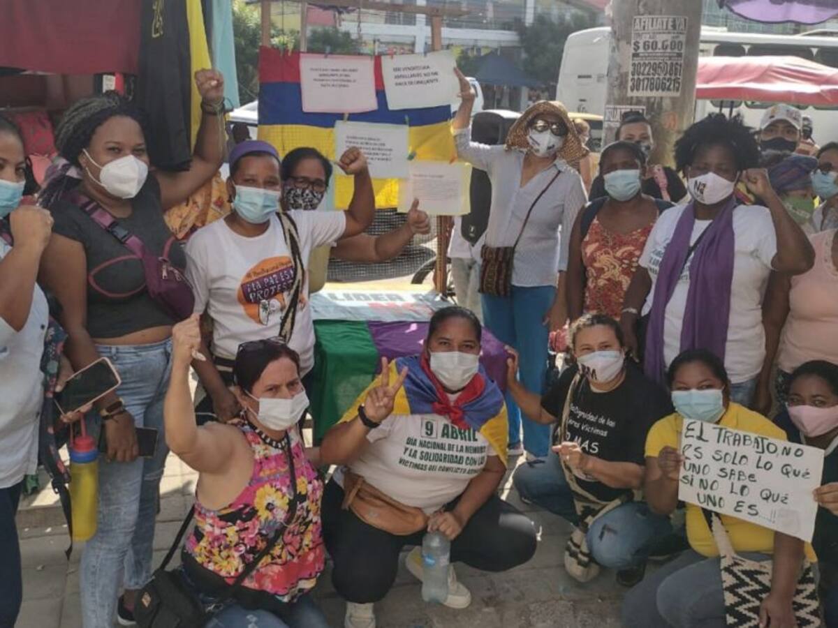 Con un plantón organizaciones de mujeres denunciaron persecución