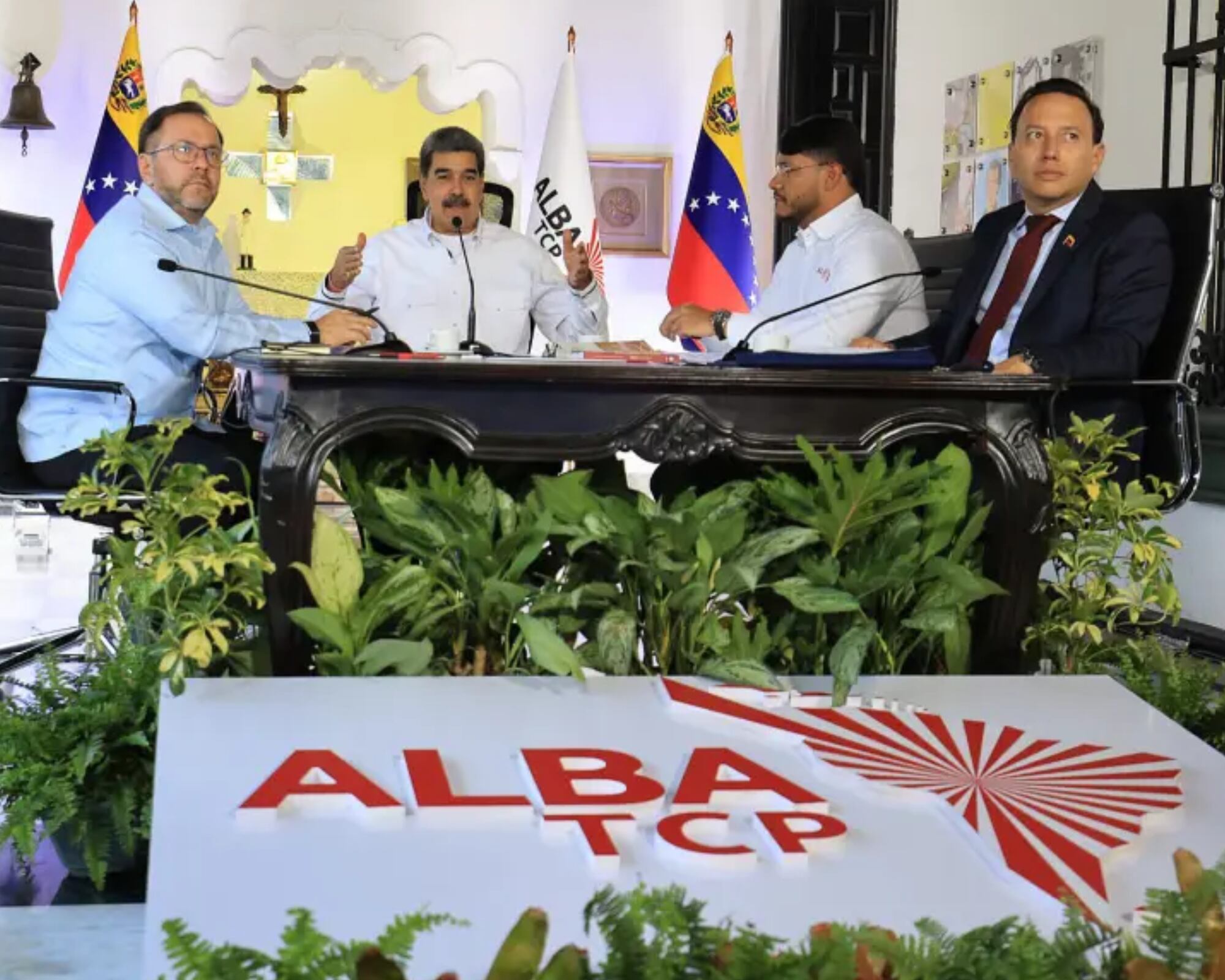 El mandatario venezolano hizo el llamado a las naciones del grupo ALBA mientras participaba en una cumbre extraordinaria del grupo de naciones en el que no está Colombia.
(foto:   Caracol Radio / Cortesía )