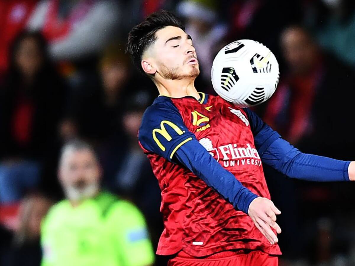 Futbolista profesional anuncia que es homosexual en un emotivo vídeo