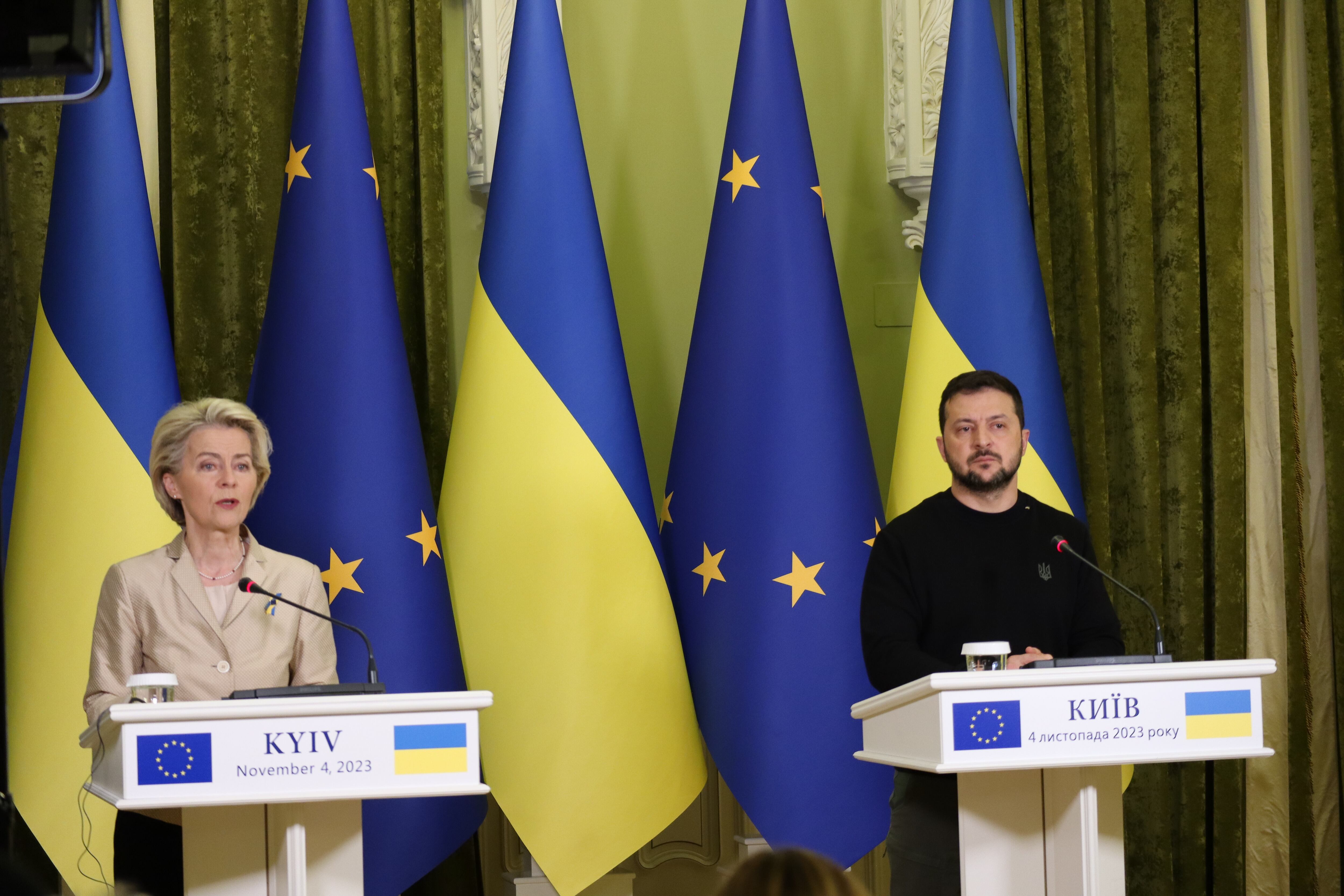KYIV, UKRAINE - NOVEMBER 4: The Head of the European Commission Ursula von der Leyen (L) and President Of Ukraine Volodymyr Zelenskyi (R) during joint press conference on November 4, 2023 in Kyiv, Ukraine. (Photo by Andriy Zhyhaylo/Obozrevatel/Global Images Ukraine via Getty Images)