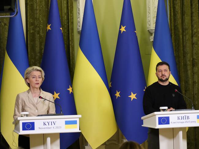 KYIV, UKRAINE - NOVEMBER 4: The Head of the European Commission Ursula von der Leyen (L) and President Of Ukraine Volodymyr Zelenskyi (R) during joint press conference on November 4, 2023 in Kyiv, Ukraine. (Photo by Andriy Zhyhaylo/Obozrevatel/Global Images Ukraine via Getty Images)