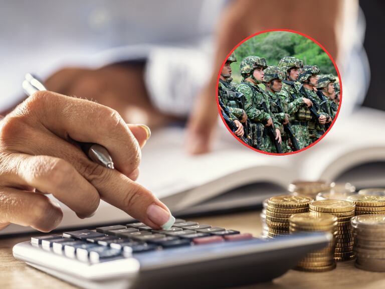 Persona haciendo cuentas y al lado militares colombianos (Fotos vía Getty Images).