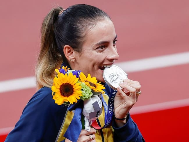 Lorena Arenas con la medalla de plata en los Juegos Olímpicos de Tokio 2020